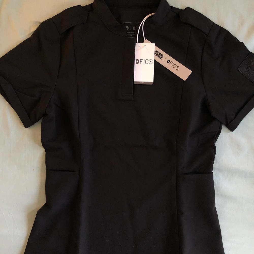 FIGS STAR WARS SCRUB TOP DARK SIDE XS